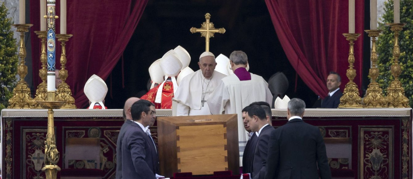 HOMILÍA DEL SANTO PADRE FRANCISCO EN LA MISA EXEQUIAL POR EL SUMO ...